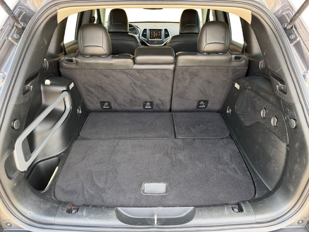 Used 2018 Jeep Cherokee Latitude Plus FWD image 21