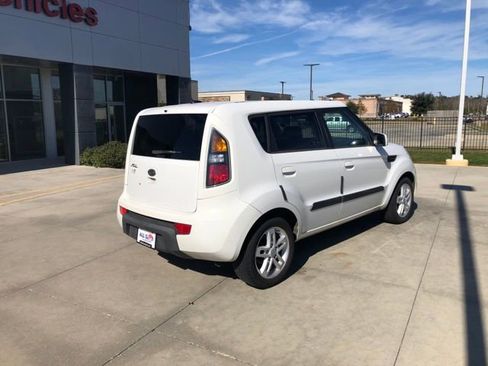 Used 2010 Kia Soul + image 5