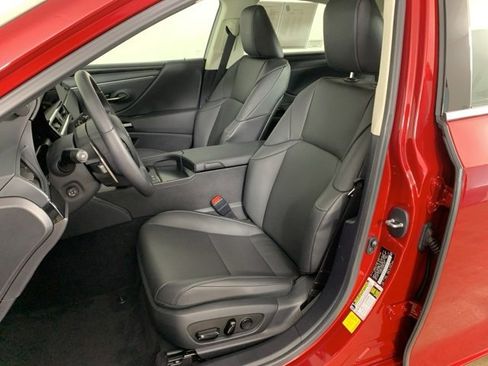 Used 2025 Lexus ES 300h F Sport w/ Accessory Package (Z2) image 31