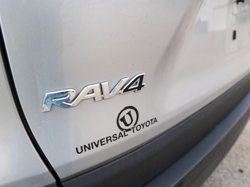 Used 2022 Toyota RAV4 XLE w/ Convenience Package FWD image 26