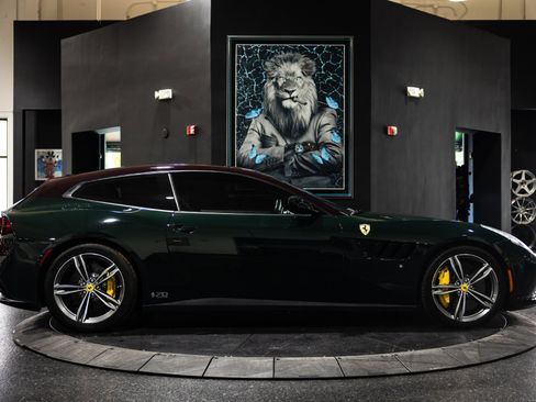 Used 2018 Ferrari GTC4Lusso image 9