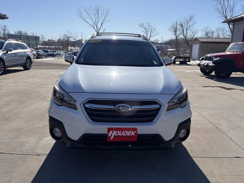 Used 2018 Subaru Outback 2.5i Premium AWD/4WD image 2