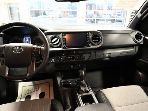 Used 2022 Toyota Tacoma TRD Off-Road image 13