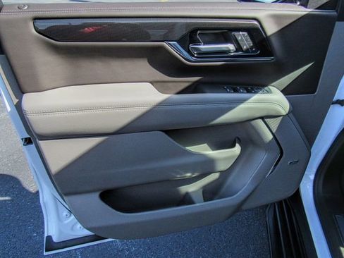 New 2026 GMC Yukon Elevation image 13