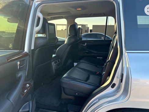 Used 2013 Lexus LX 570 4WD w/ Luxury Pkg image 6