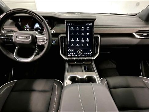 Used 2025 GMC Acadia Denali w/ Super Cruise Package image 16