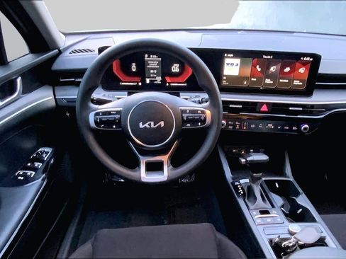 Used 2025 Kia K5 LXS FWD image 6
