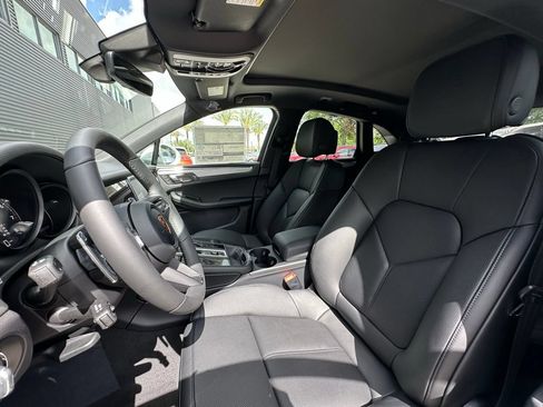 Used 2026 Porsche Macan AWD/4WD image 5