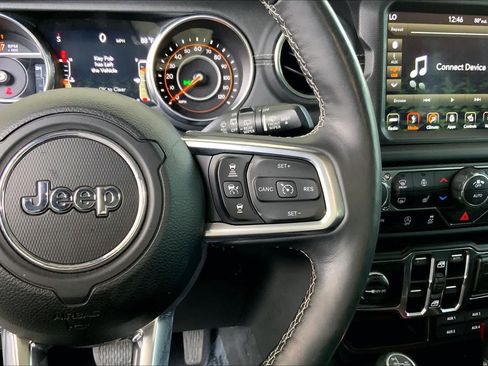 Used 2019 Jeep Wrangler Unlimited Sahara AWD/4WD image 25
