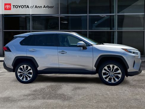 Used 2022 Toyota RAV4 XLE Premium AWD/4WD image 13