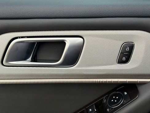 New 2025 Ford Explorer Active image 23