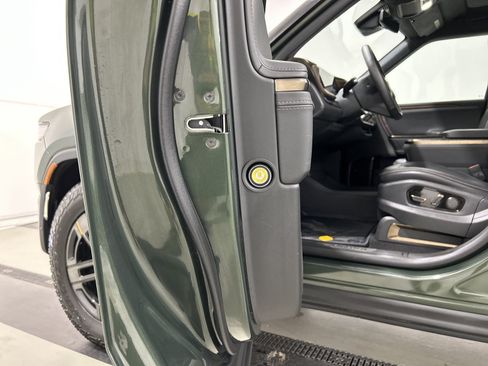 Used 2025 Rivian R1T Premium AWD/4WD image 30
