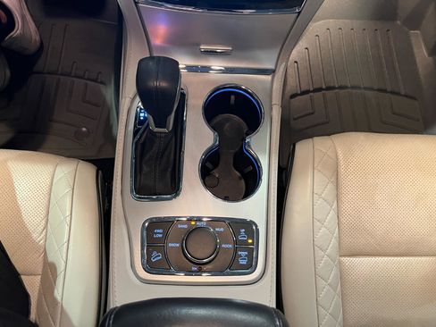 Used 2020 Jeep Grand Cherokee Summit image 20