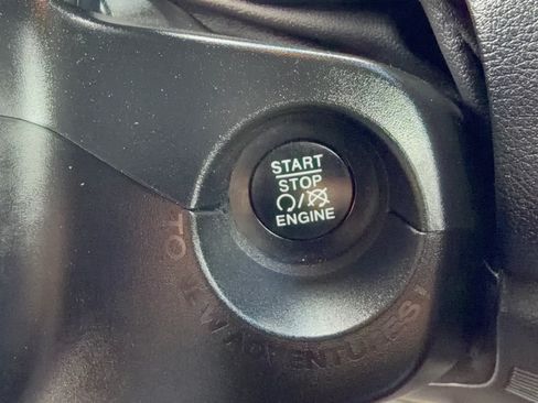 Used 2021 Jeep Renegade Latitude FWD image 20