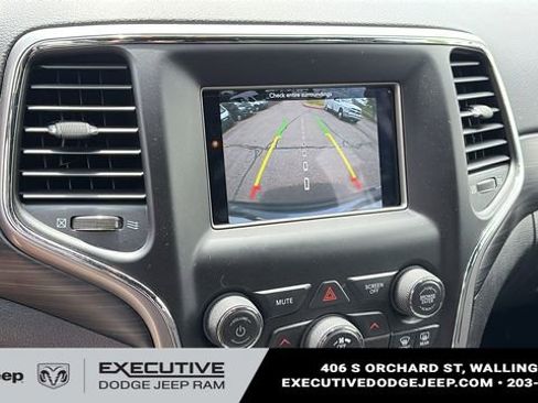 Used 2021 Jeep Grand Cherokee Laredo AWD/4WD image 16