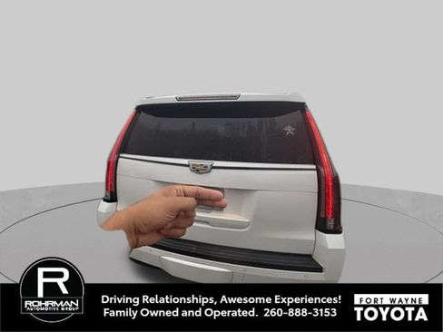 Used 2016 Cadillac Escalade Platinum AWD/4WD image 7