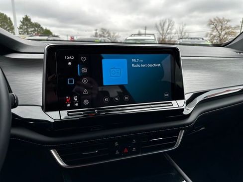 Used 2025 Volkswagen Atlas Cross Sport SE image 27