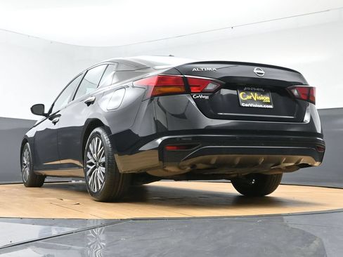 Used 2025 Nissan Altima 2.5 SV FWD image 32