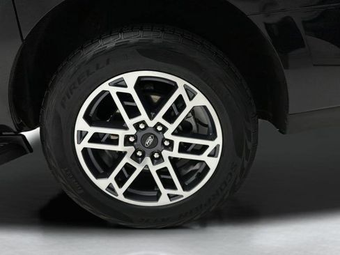 Used 2025 Ford Expedition Max Active AWD/4WD image 9