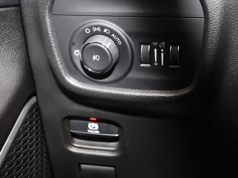 Used 2022 Jeep Grand Cherokee Limited image 31