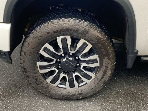 Used 2024 Chevrolet Silverado 2500 High Country w/ High Country Premium Package AWD/4WD image 6
