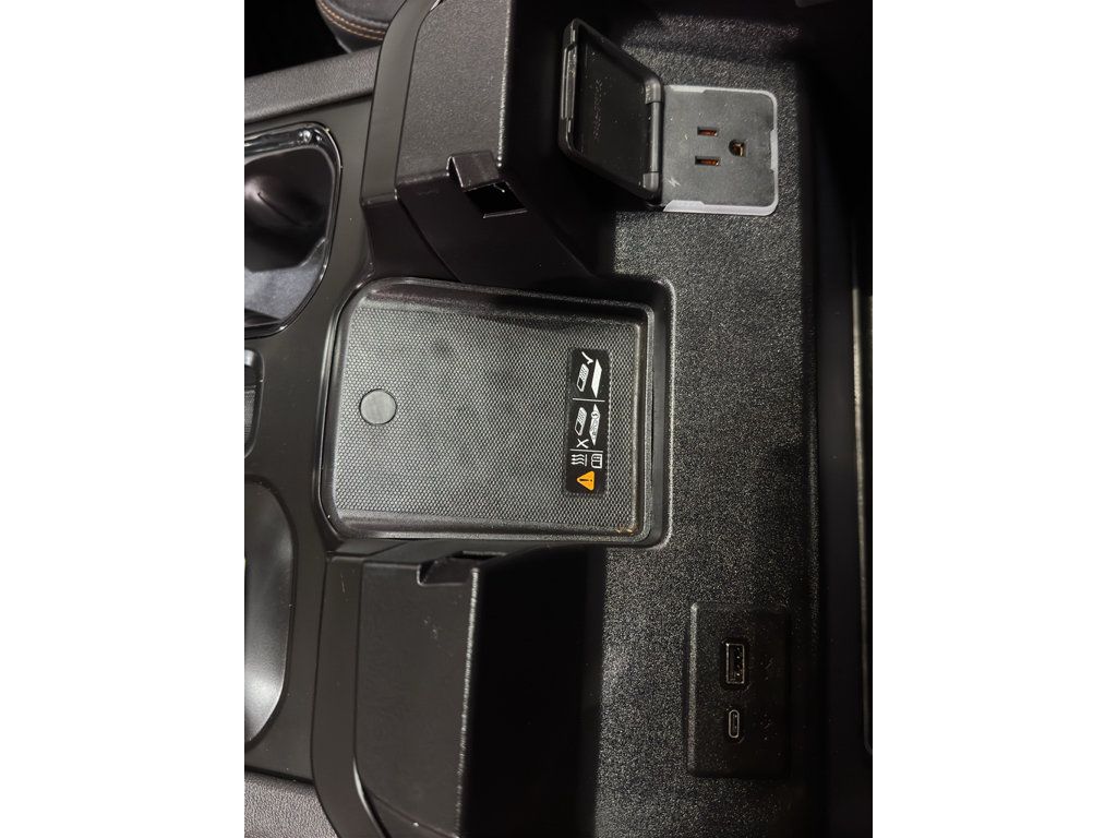 Used 2025 GMC Sierra 1500 AT4 w/ AT4 Premium Package AWD/4WD image 39