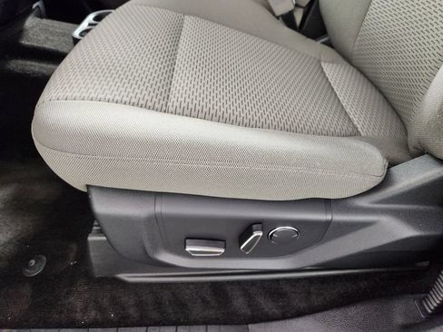 Used 2018 Ford F150 XLT w/ Equipment Group 302A Luxury AWD/4WD image 13