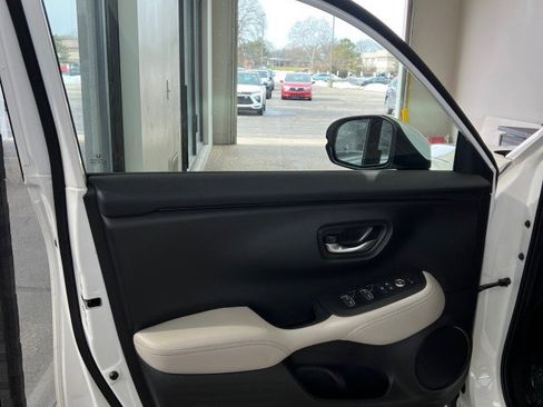 Used 2024 Honda HR-V EX-L image 17