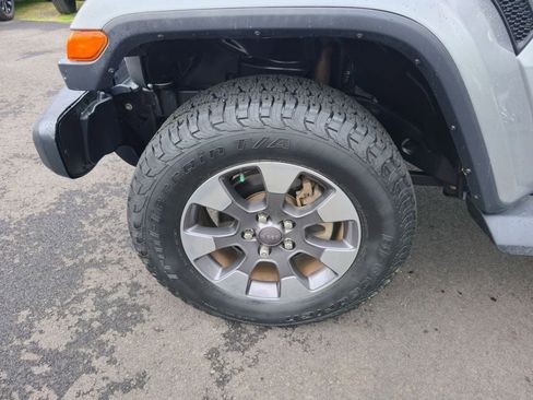 Used 2018 Jeep Wrangler Unlimited Sahara AWD/4WD image 12