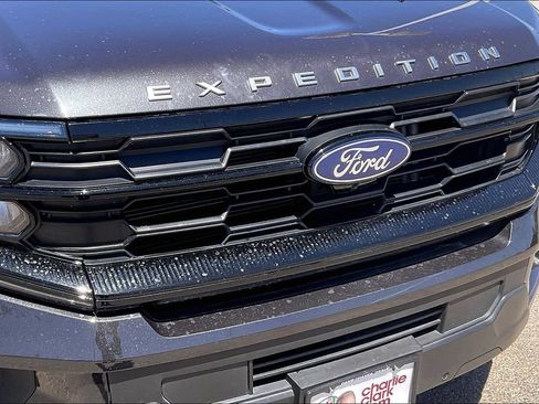 Used 2025 Ford Expedition Active AWD/4WD image 29