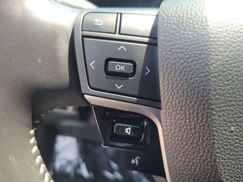 Used 2025 Toyota Camry SE w/ Convenience Package FWD image 15