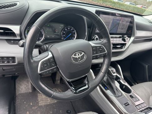 Used 2021 Toyota Highlander Platinum image 9