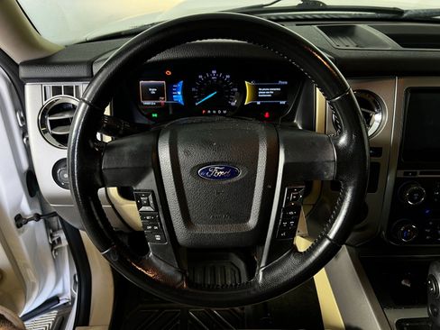 Used 2016 Ford Expedition XLT w/ Equipment Group 202A RWD image 9