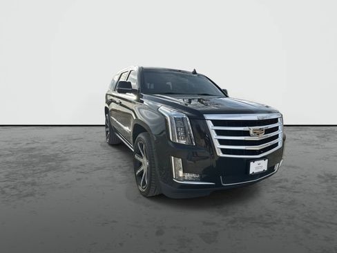 Used 2017 Cadillac Escalade Premium Luxury image 2