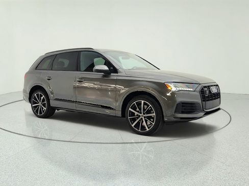 Used 2023 Audi Q7 3.0T Premium Plus w/ Premium Plus Package AWD/4WD image 3