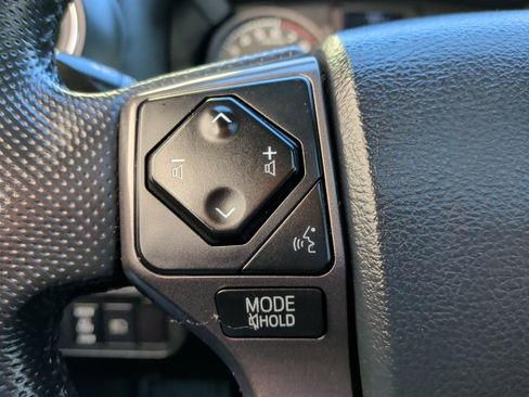 Used 2018 Toyota Tacoma TRD Off-Road image 21