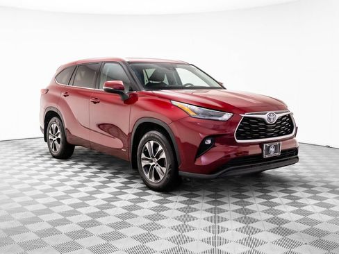 Used 2022 Toyota Highlander XLE image 7