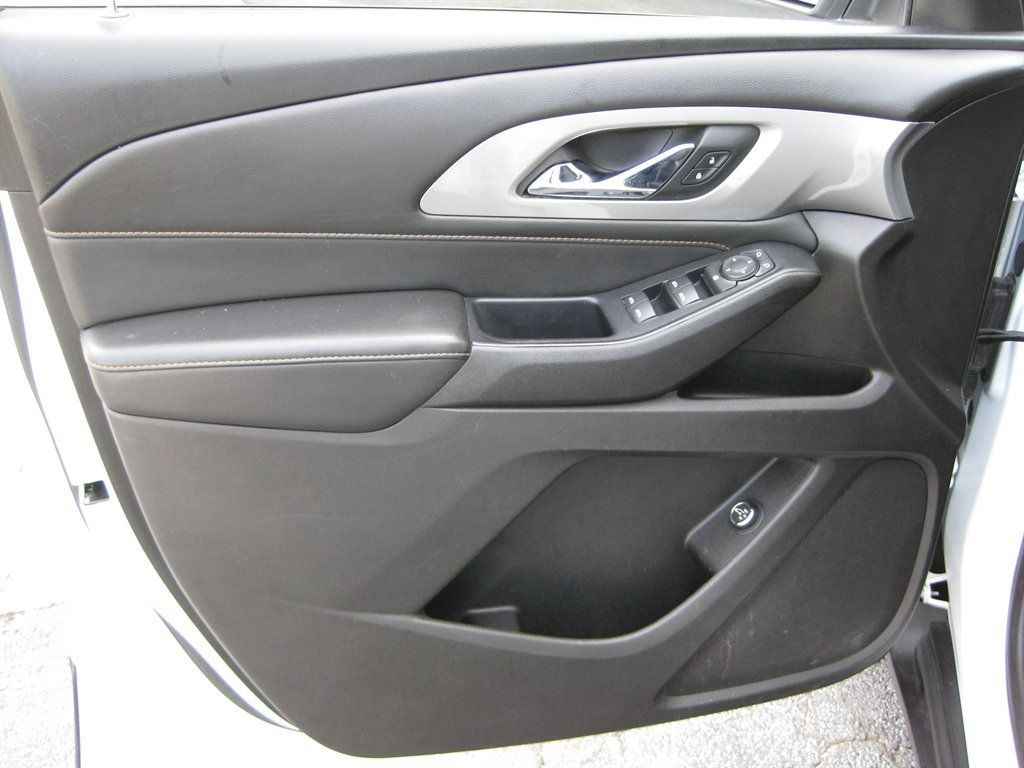 Used 2021 Chevrolet Traverse LT FWD image 10