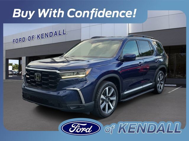 Used 2024 Honda Pilot Touring image 1