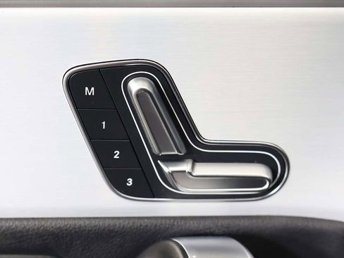 Used 2025 Mercedes-Benz CLA 250 4MATIC image 33