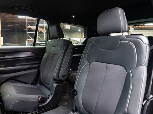 Used 2025 Jeep Grand Cherokee L Laredo w/ Luxury Tech Group I AWD/4WD image 27