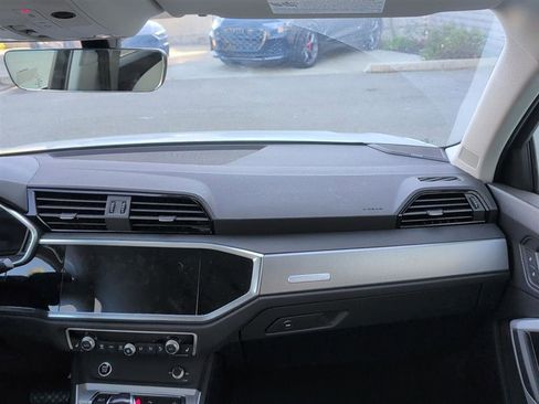 Used 2024 Audi Q3 2.0T Premium Plus w/ Premium Plus Package image 11