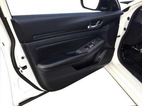 Used 2024 Nissan Altima 2.5 SV FWD image 20