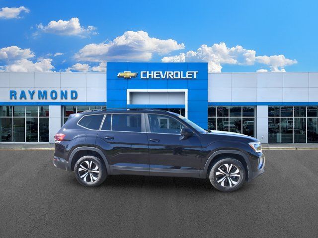 Used 2024 Volkswagen Atlas SE AWD/4WD image 2