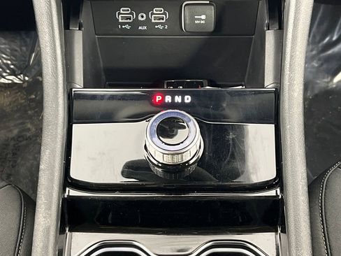 Used 2023 Jeep Grand Cherokee Laredo image 13