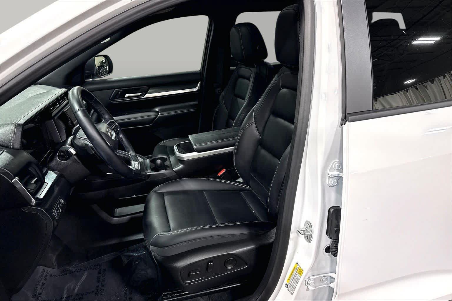 Used 2025 GMC Terrain Elevation w/ Elevation Premium Package AWD/4WD image 8