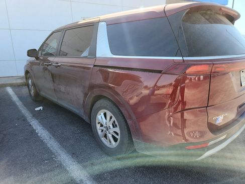 Used 2023 Kia Carnival LX image 2