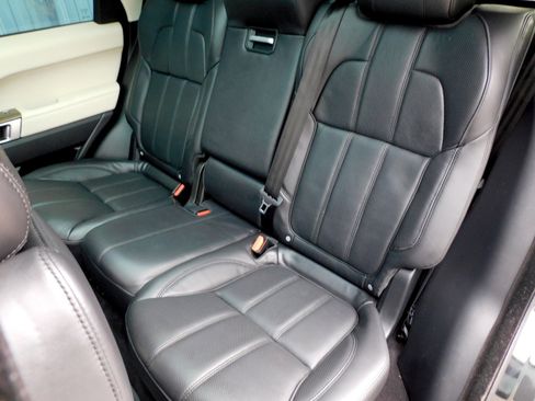 Used 2016 Land Rover Range Rover Sport HSE image 16