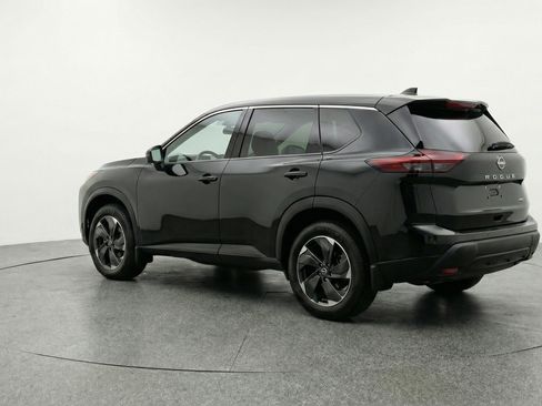 Used 2025 Nissan Rogue SV image 6