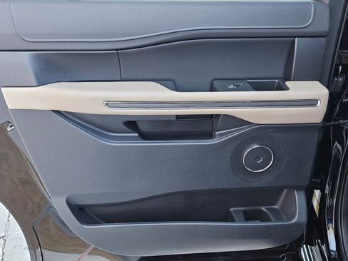 Used 2022 Ford Expedition Max XLT image 22